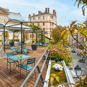 Hotel College ****